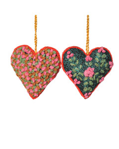 69448655_2 corazones colgantes bordados