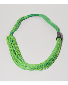 69441243_Colla de algodón Lima con motivos en madera 70 cm